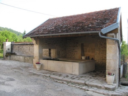 Villars Santenoge-lavoir 1 dans le bourg