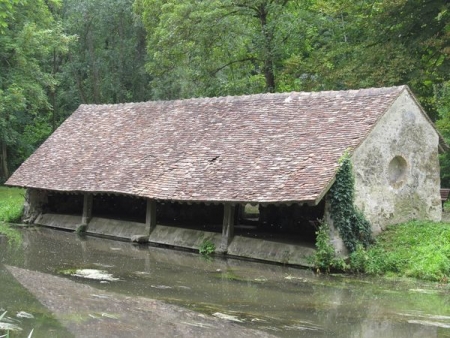 Méréville-lavoir 1 dans le bourg