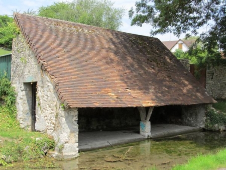 Méréville-lavoir 2 dans le bourg