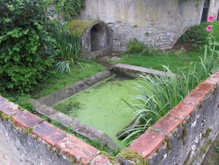 Bazolles-lavoir 1 dans le bourg