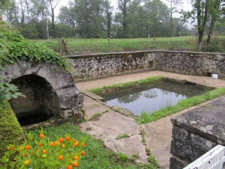 Bazolles-lavoir 4 dans hameau Baye