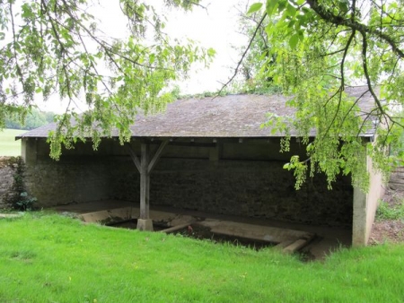 Billy Chevannes-lavoir 1 dans le bourg