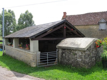 Billy Chevannes-lavoir 4 dans hameau Nanteuil