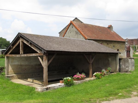 Billy Chevannes-lavoir 5 dans hameau Criens