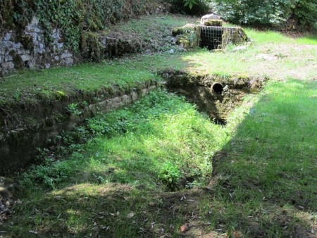 Brinay-lavoir 1 dans le bourg