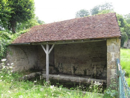 Saint Bénin d'Azy-lavoir 2 dans hameau Montgoublin