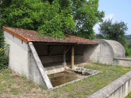 Saint Bénin d'Azy-lavoir 3 dans hameau Mousseau