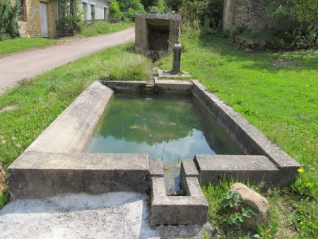 Saint Bénin d'Azy-lavoir 6 dans hameau Segoule