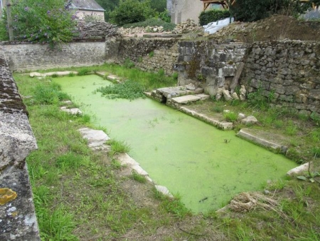 Tintury-lavoir 2 dans hameau Grond