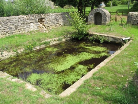 Tintury-lavoir 4 dans hameau Touteuille
