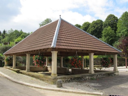 Champlitte-lavoir 3 dans hameau Neuvelle les Champlitte