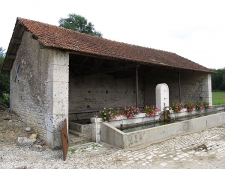 Champlitte-lavoir 7 dans hameau Frettes