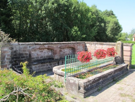 Crevans et la Chapelle les Granges-lavoir 1 dans le bourg