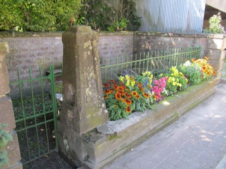 Crevans et la Chapelle les Granges-lavoir 3 dans le bourg.