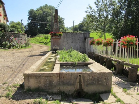 Crevans et la Chapelle les Granges-lavoir 5 dans hameau La Chapelle