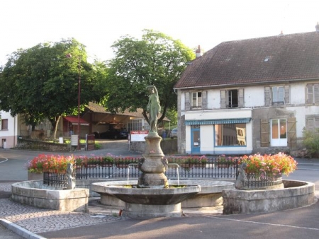 Frahier et Chatebier-lavoir 1 dans le bourg