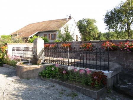 Frahier et Chatebier-lavoir 3 dans hameau Les Barres
