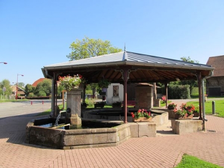 Lomont-lavoir 2 dans le bourg