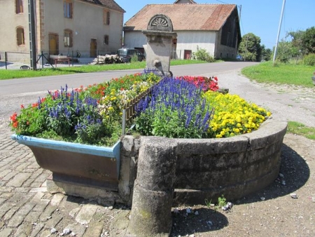 Saulnot-lavoir 6 dans hameau Corcelles