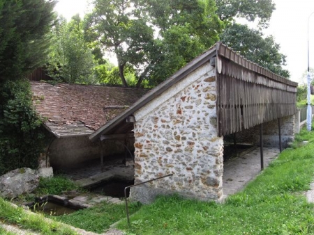 Fontenay les Briis-lavoir 1 dans le bourg