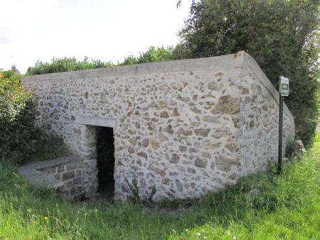 Fontenay les Briis-lavoir 2 dans hameau La Roncière