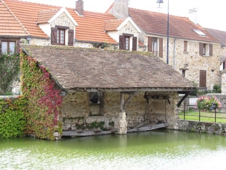 Saint Jean de Beauregard-lavoir dans hameau Villeziers