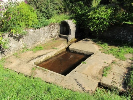 Aunay en bazois-lavoir 2 dans hameau Crieur