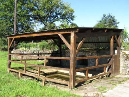 Aunay en Bazois-lavoir 3 dans hameau Crieur