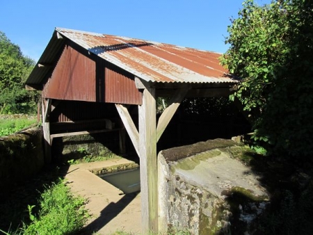 Aunay en bazois-lavoir 4 dans hameau Savenay