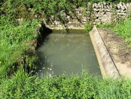 Aunay en Bazois-lavoir 5 dans hameau Marigny