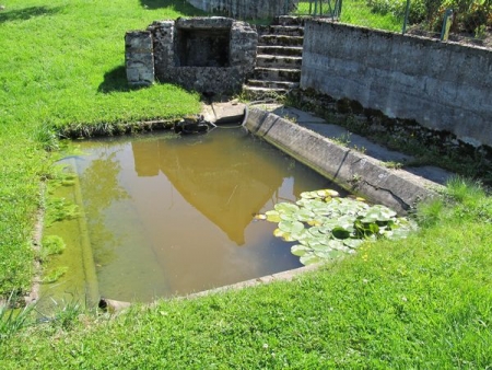 Mont et Marré-lavoir 5 dans hameau Perchenay