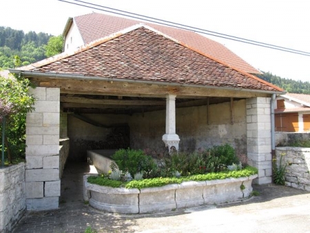Les Nans-lavoir 2 dans le bourg