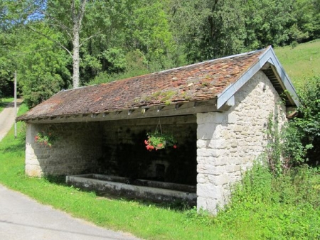 Les Nans-lavoir 3 dans hameau Petits Nans