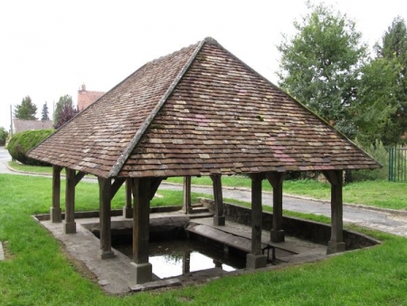 Forges les Bains-lavoir 2 dans hameau Les Ardillières