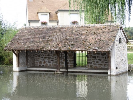 Limours-lavoir 2 dans hameau Le Cormier