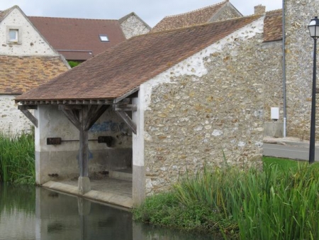 Bullion-lavoir 4 dans hameau Longchêne