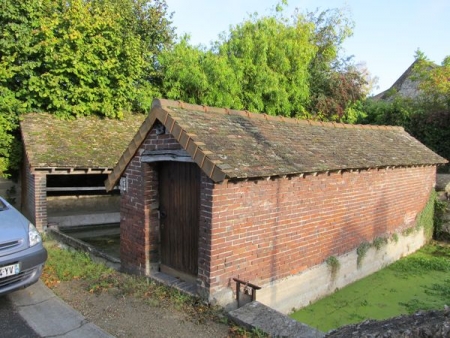 Bazainville-lavoir 1 dans le bourg