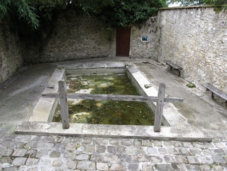 Orgeval-lavoir 2 dans hameau La Chapelle