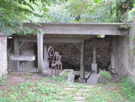 Vernouillet-lavoir 1 dans le bourg