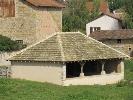 Chateau-lavoir 1 dans le bourg