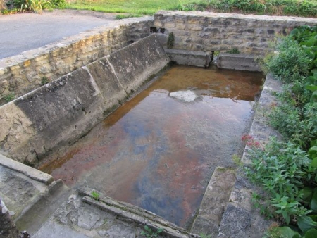 Davayé-lavoir 1 dans hameau Colland