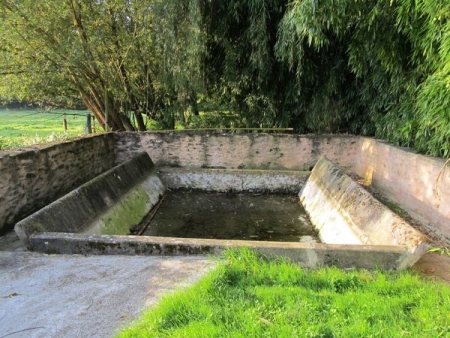 Davayé-lavoir 5 dans hameau Durandis