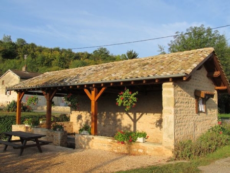 Davayé-lavoir 6 dans hameau Chaponière