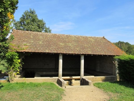 Jully les Buxy-lavoir 2 dans le bourg