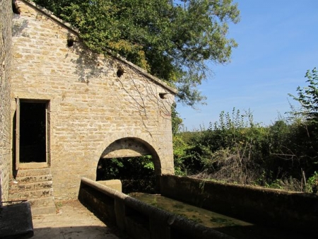 Jully les Buxy-lavoir 3 dans hameau Ponneau