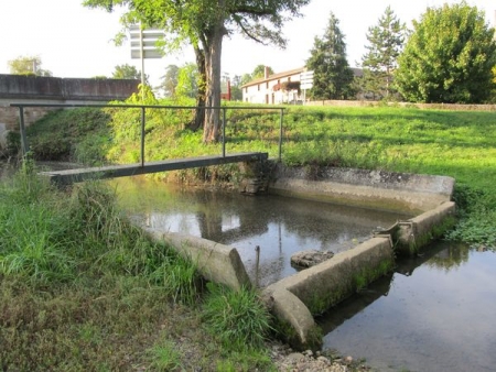 Laizé-lavoir 3 dans le bourg