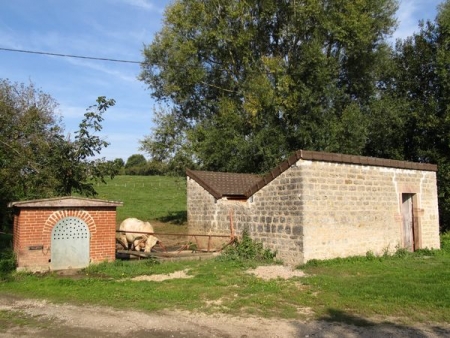 Perreuil-lavoir 2 dans hameau Les Theurots