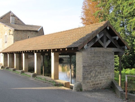 Prissé-lavoir 2 dans le bourg