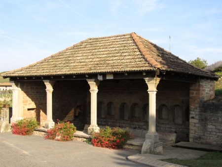 Prissé-lavoir 3 dans hameau Colonges