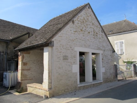 Saint Désert-lavoir 1 dans le bourg